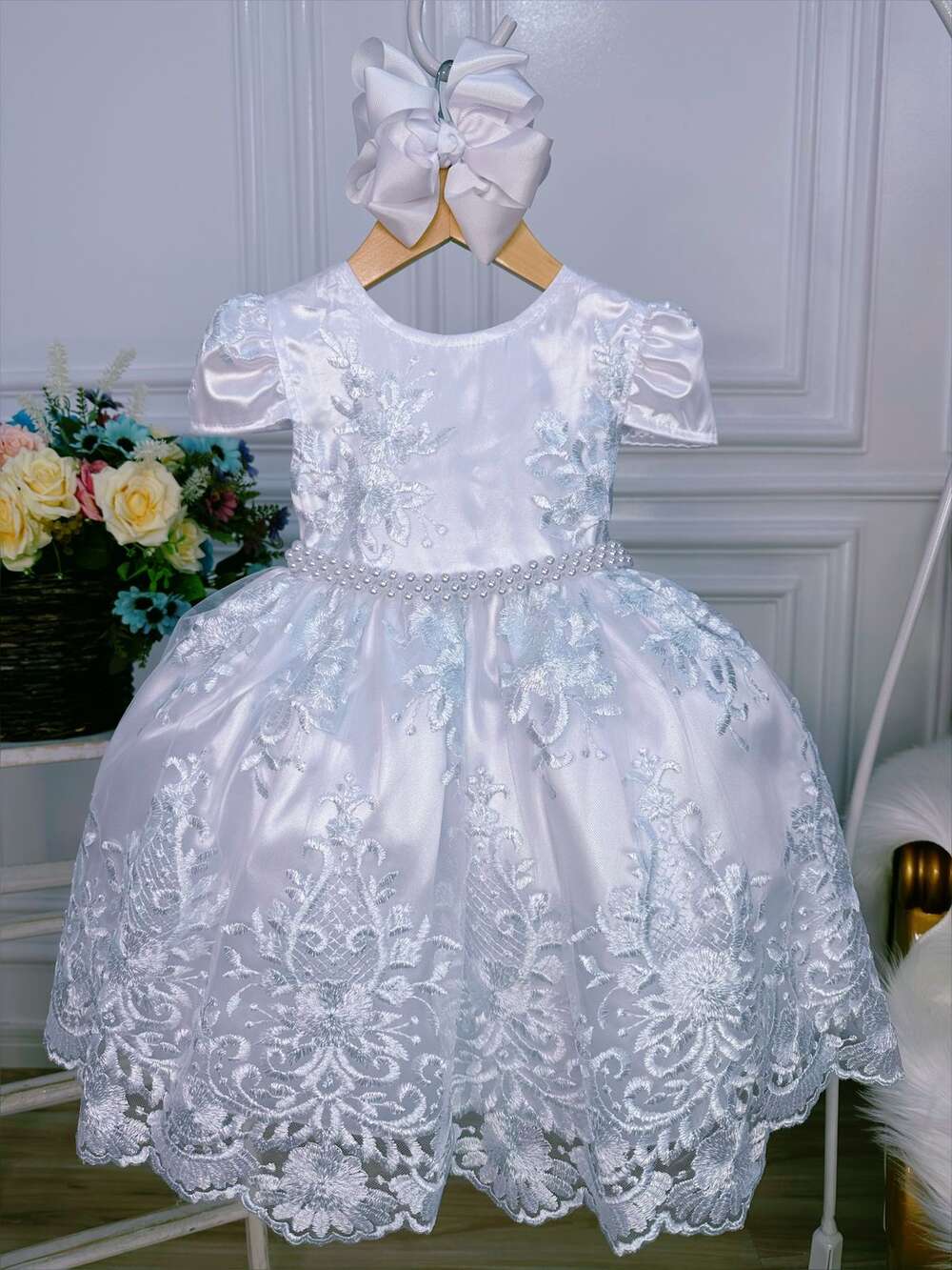 Vestido Infantil Branco Com Renda Realeza e Cinto de Pérola