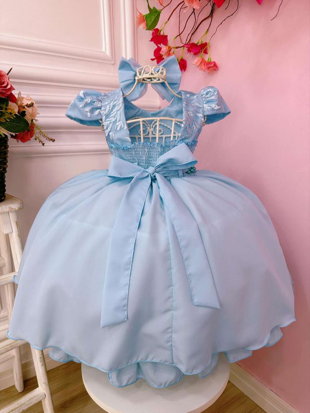 Vestido Infantil Azul Com Renda Cinto de Pérolas e Tiara