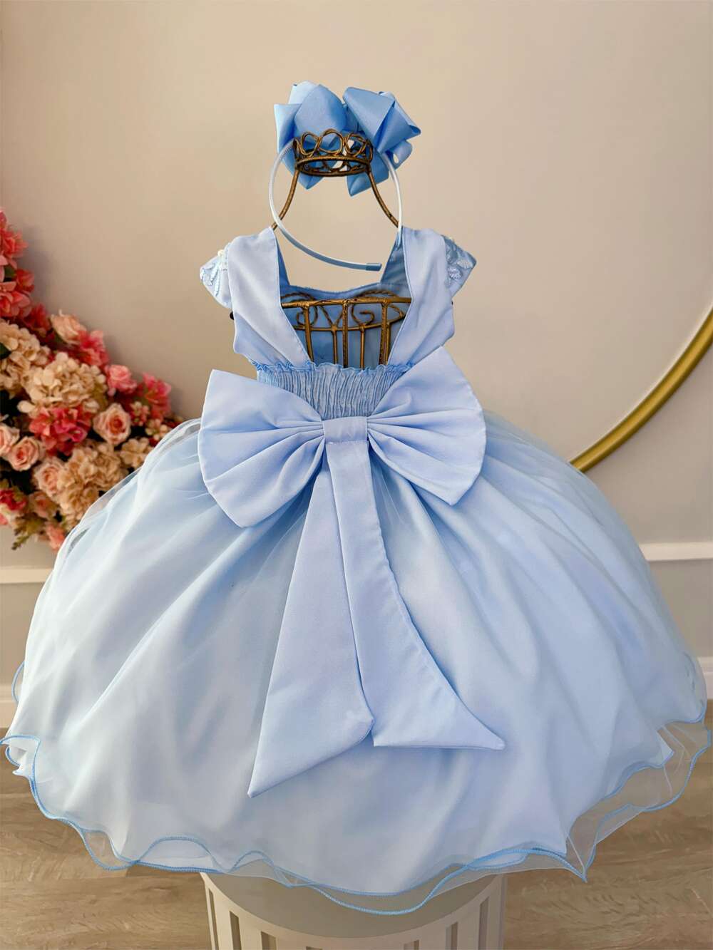 Vestido Infantil Azul Bebê C/ Renda Luxo e Cinto de Pérolas