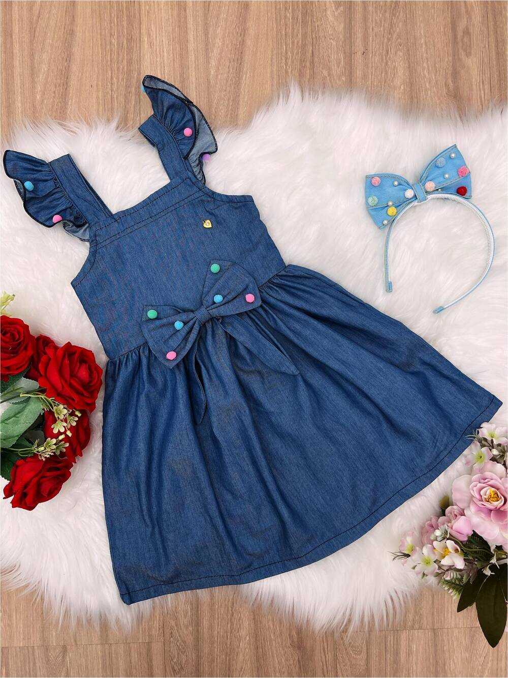 Vestido Infantil Jeans Broche Bolinhas Coloridas Laço Broche