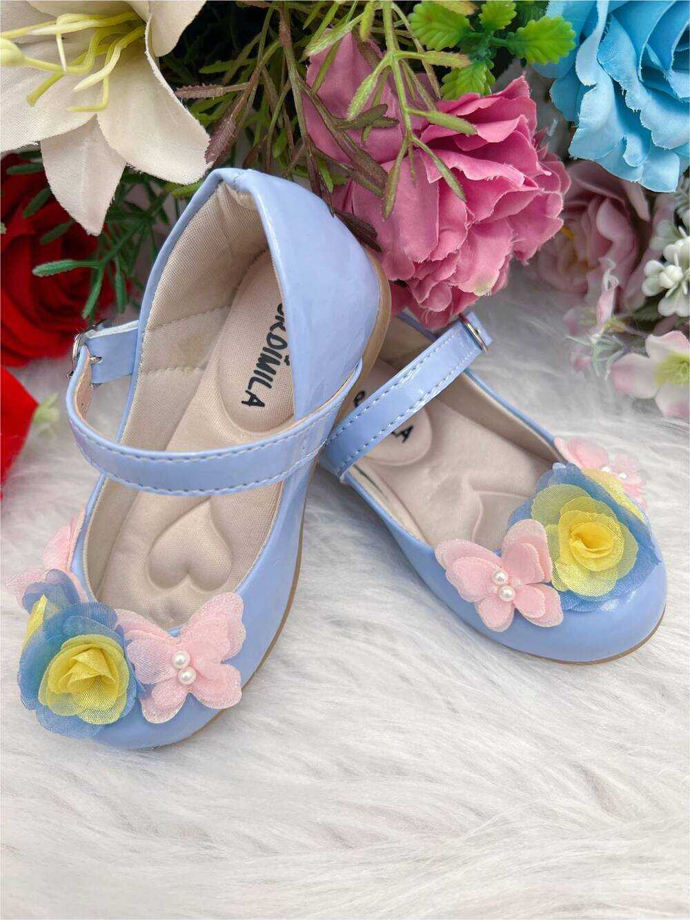 Sapatinho Azul Bebê Verniz Aplique de Borboleta Flor Luxo