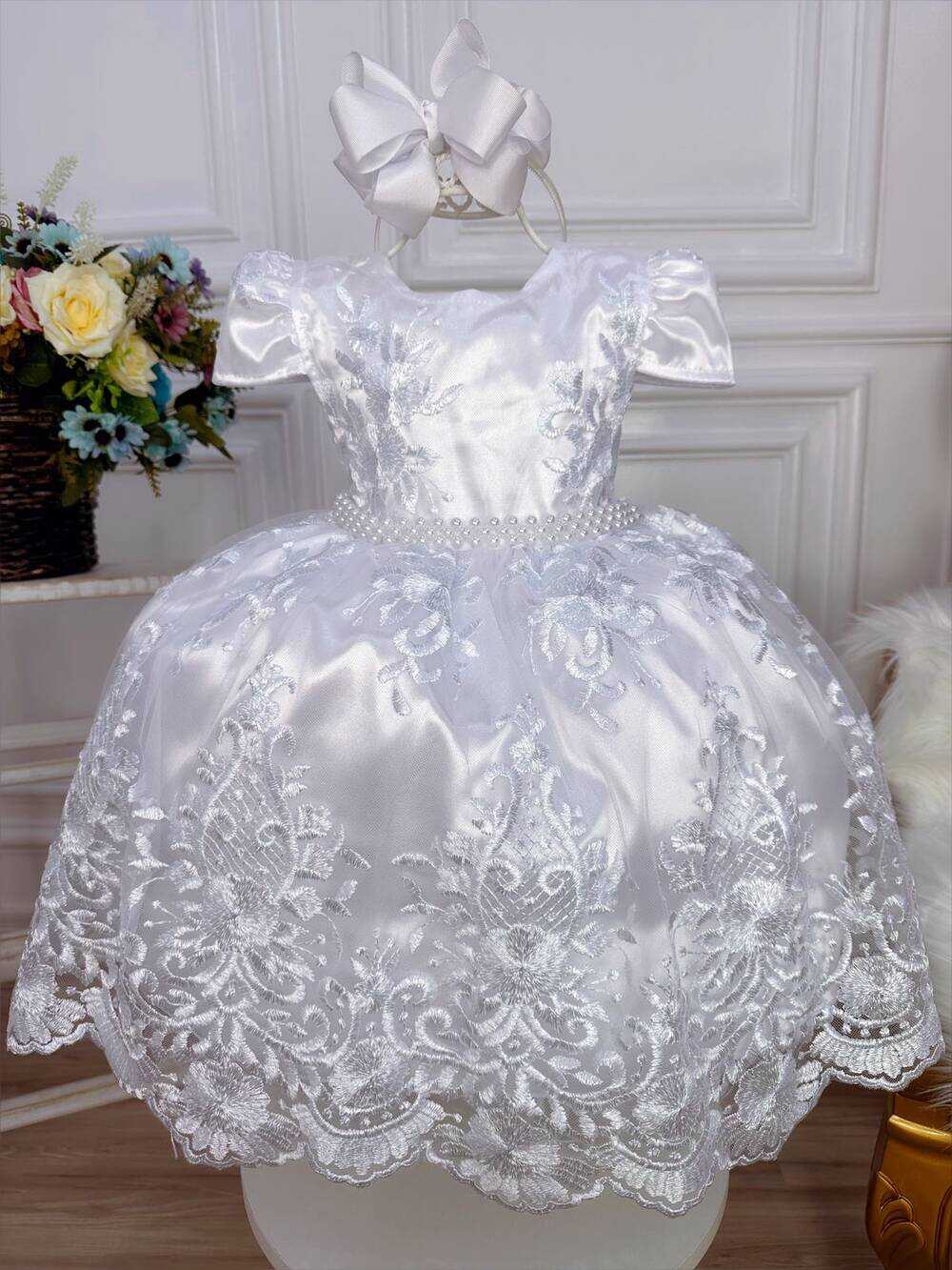 Vestido Infantil Branco Com Renda Realeza e Cinto de Pérola