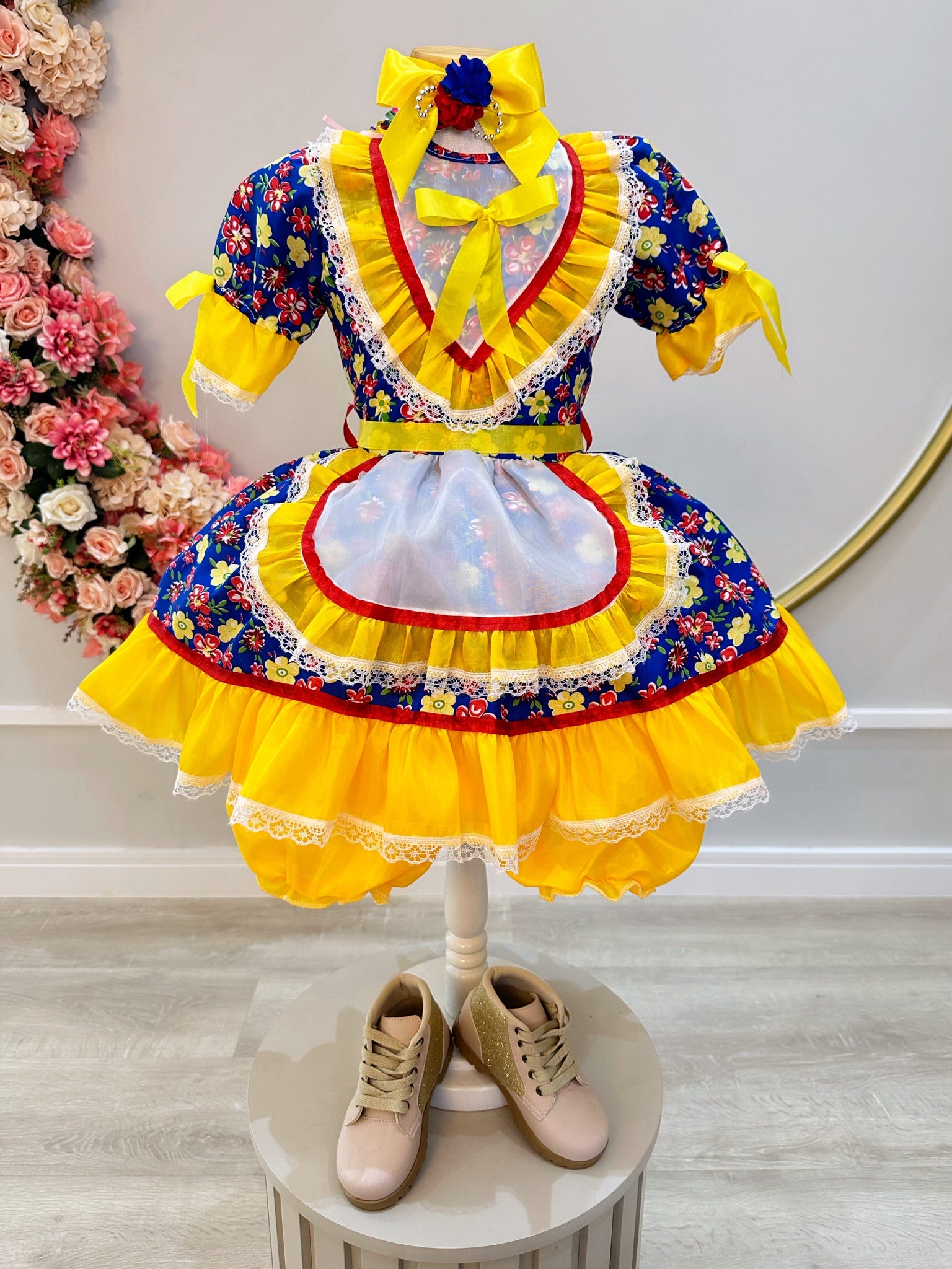 Fantasia Infantil Junino Azul Com Desenho Colorido de Flores