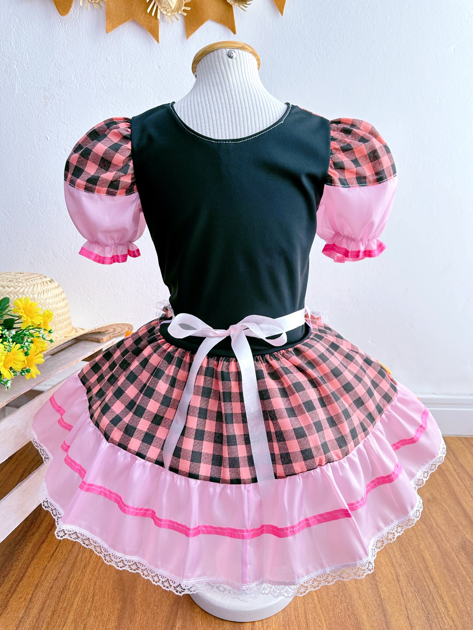 Fantasia Infantil Junino Salmão e Xadrez Preto Colorido