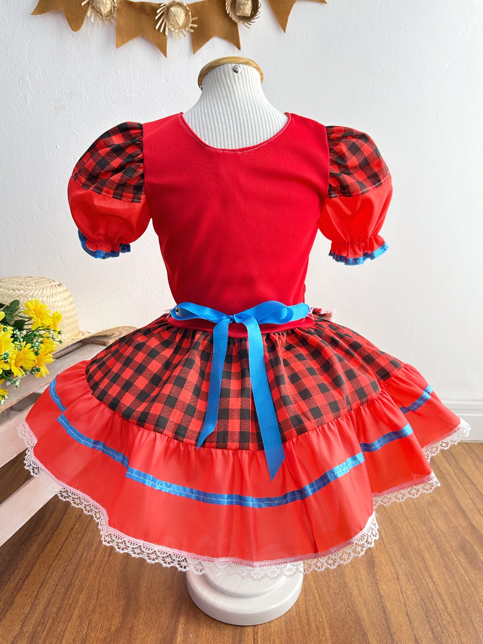 Fantasia Infantil Junino Vermelho e Xadrez Preto Colorido