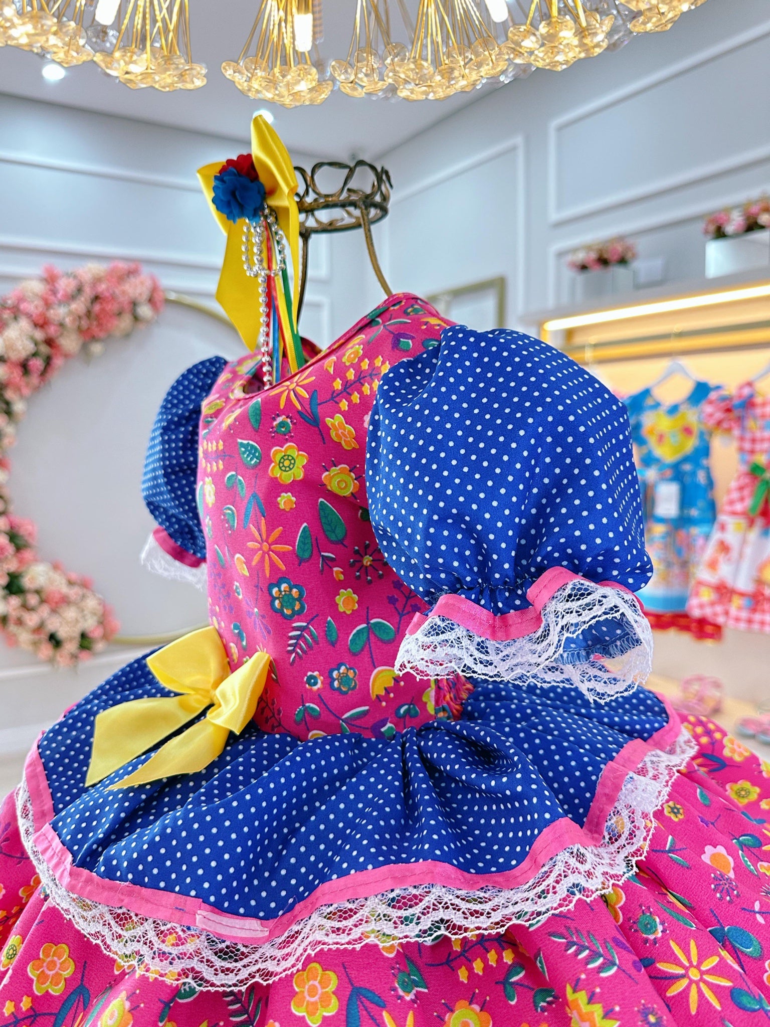Vestido Infantil Junino Azul e Pink Com Estampas Colorida