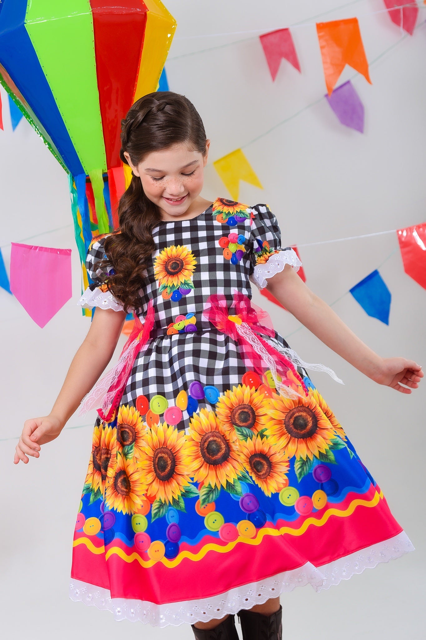 Vestido Infantil Junino Xadrez Branco e Preto Girassol Luxo