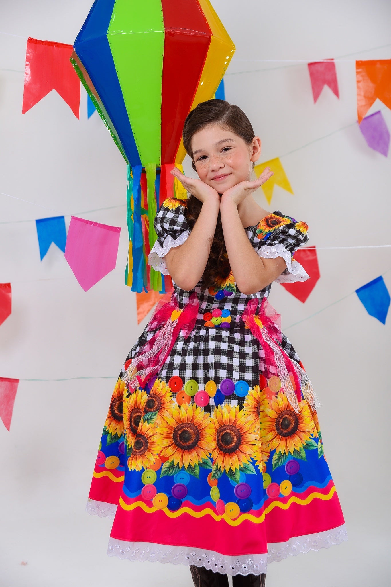 Vestido Infantil Junino Xadrez Branco e Preto Girassol Luxo