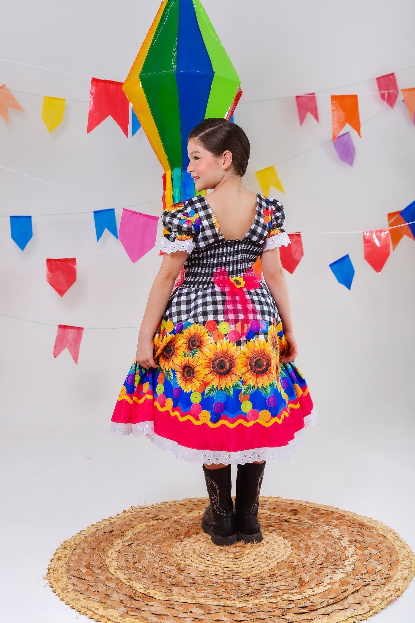 Vestido Infantil Junino Xadrez Branco e Preto Girassol Luxo