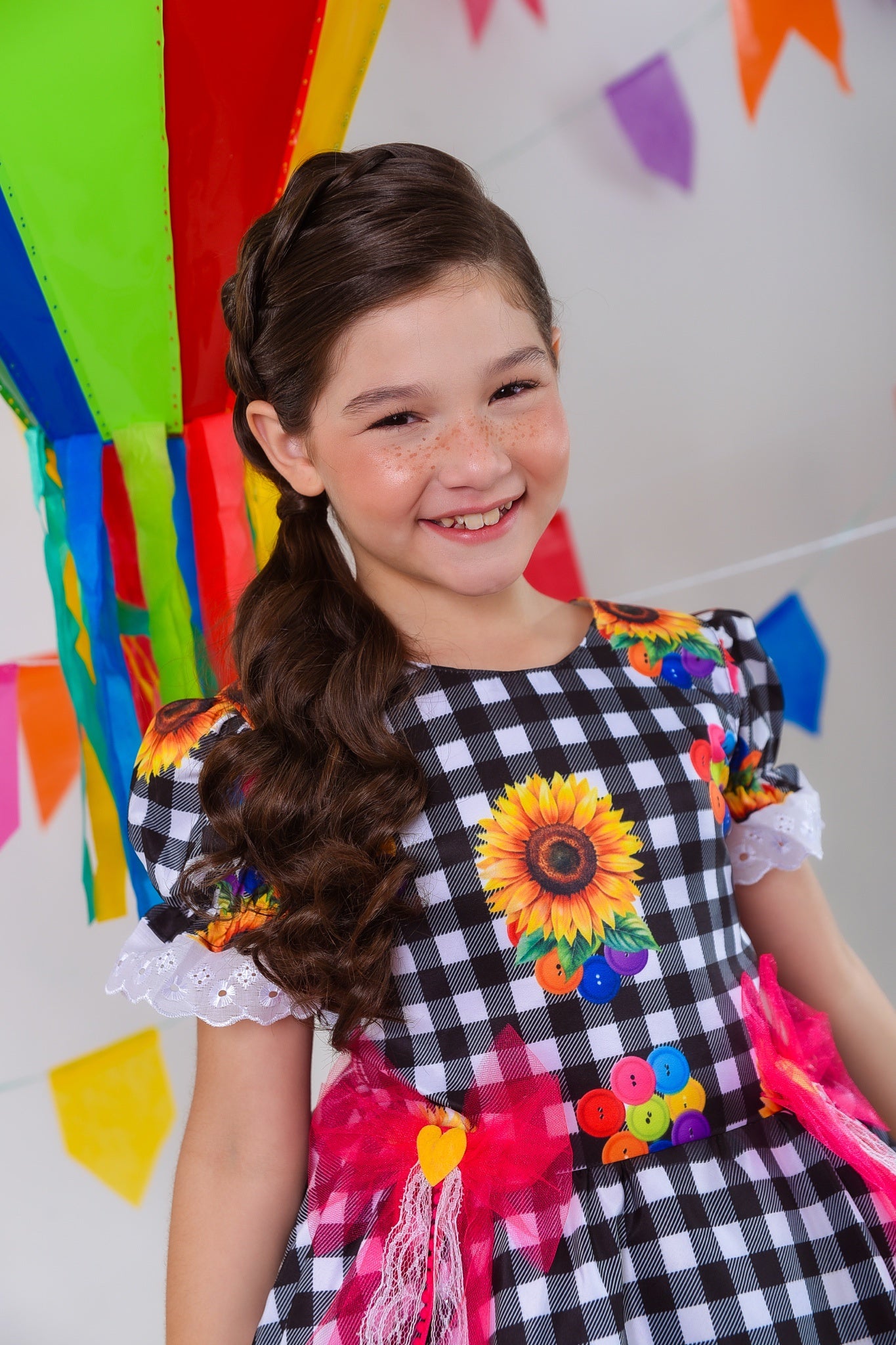 Vestido Infantil Junino Xadrez Branco e Preto Girassol Luxo