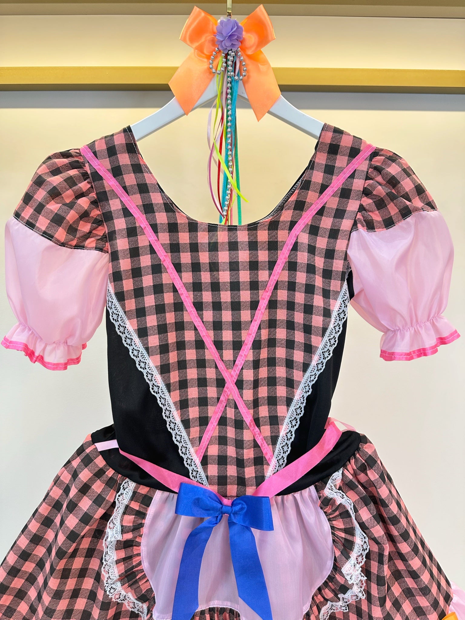 Fantasia Adulto Junino Arraiá Rosa e Preto Xadrez Colorido