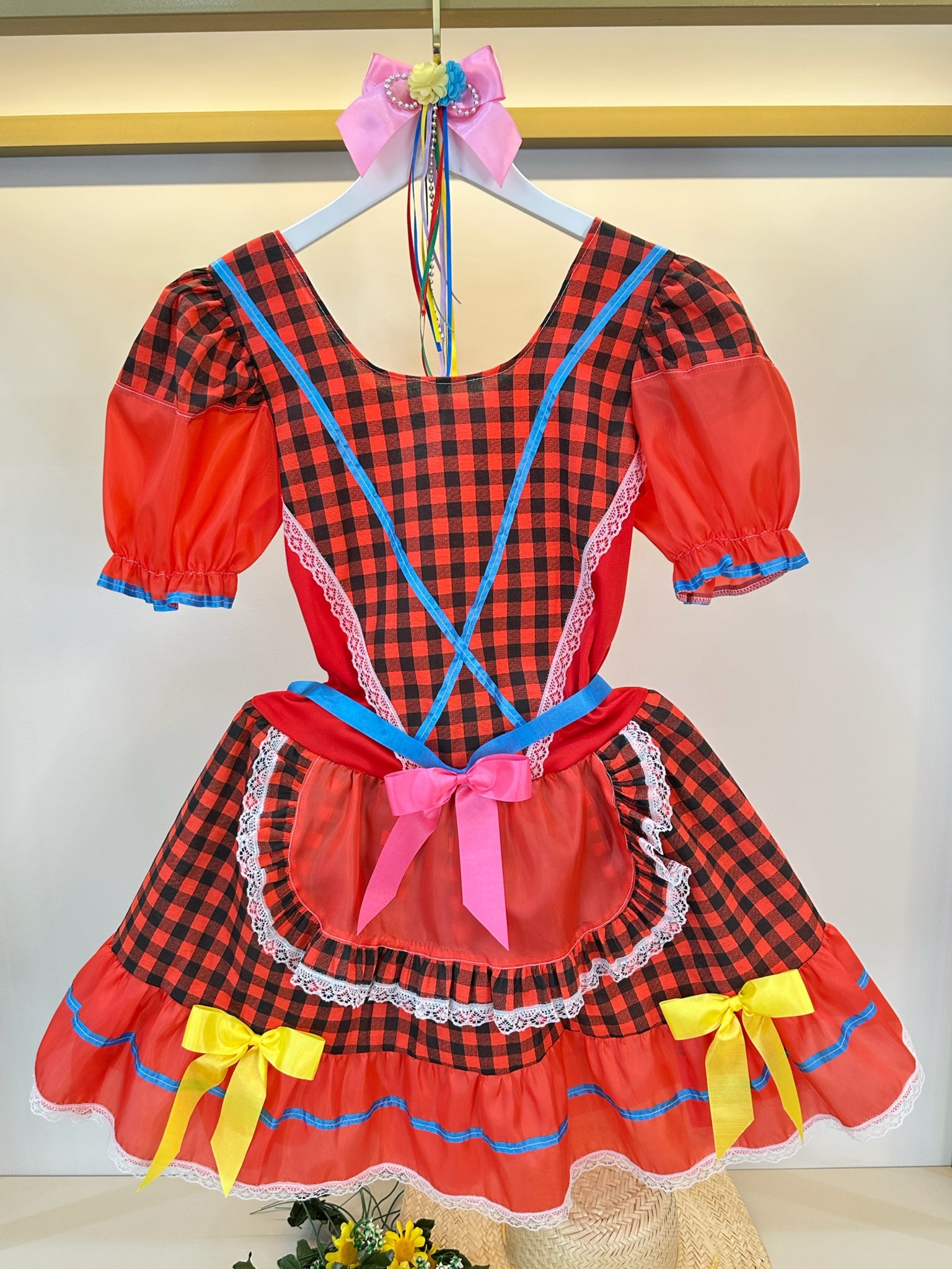 Fantasia Adulto Junino Arraiá Vermelho e Preto Xadrez Colorido