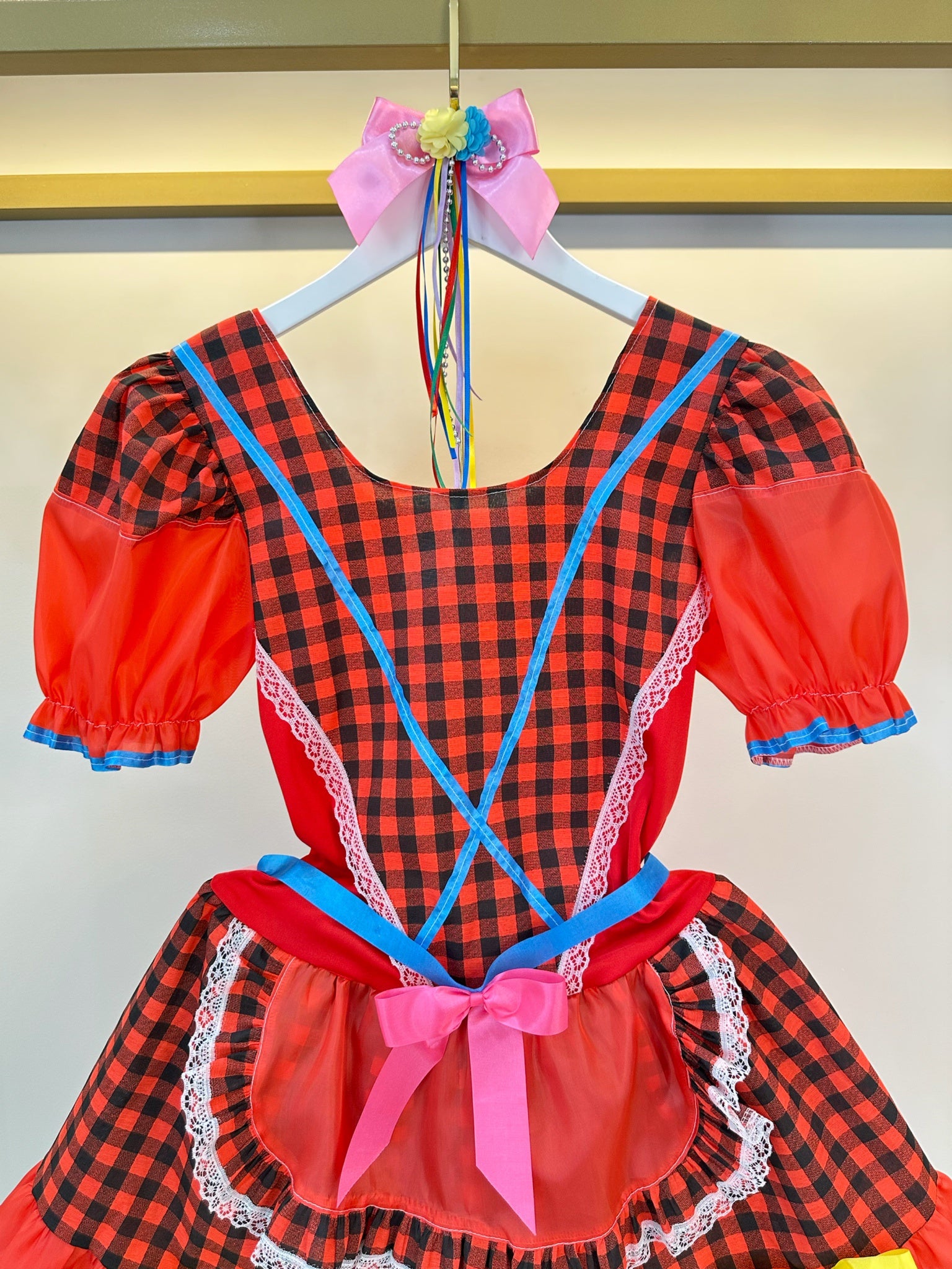 Fantasia Adulto Junino Arraiá Vermelho e Preto Xadrez Colorido