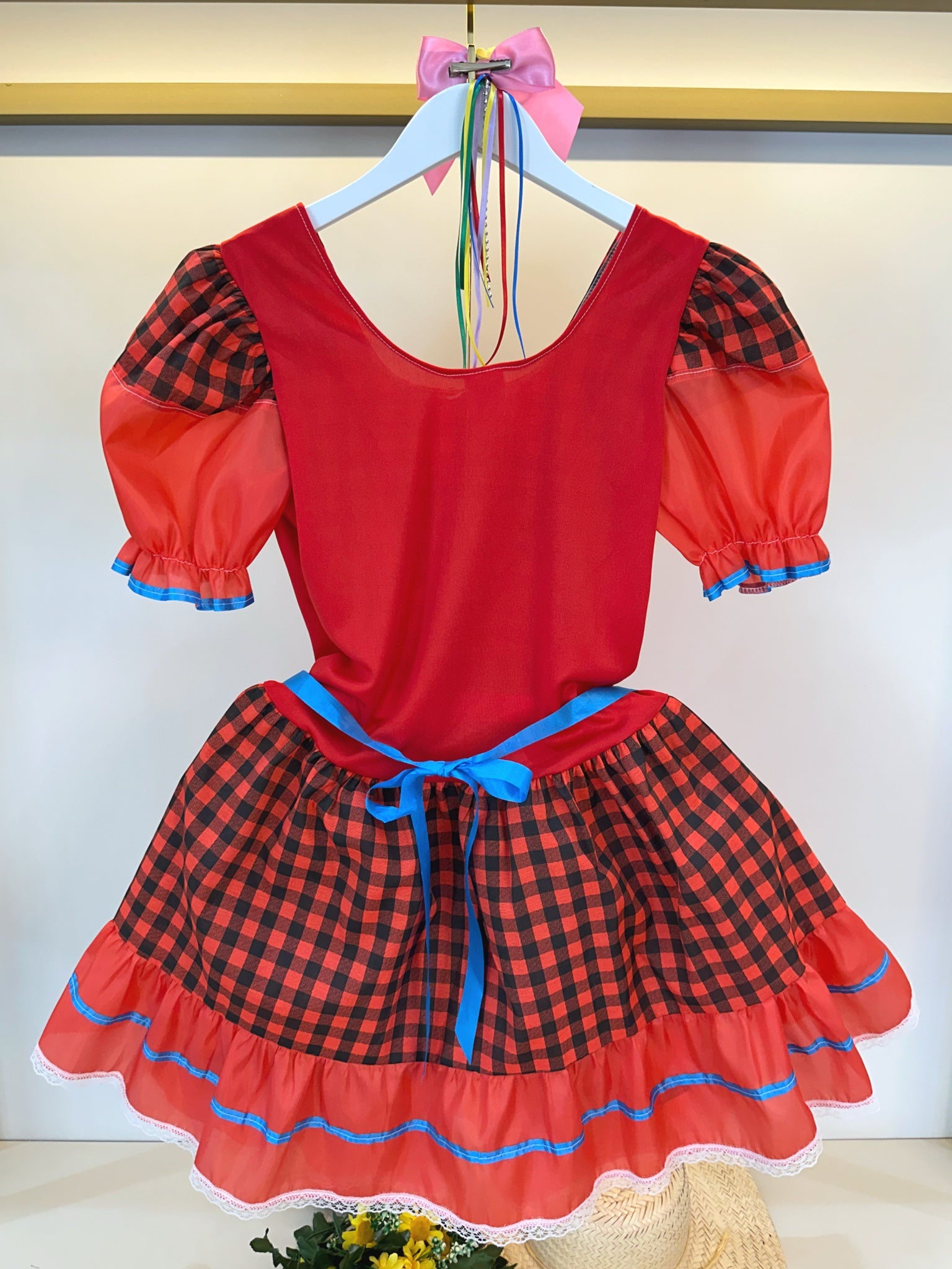 Fantasia Adulto Junino Arraiá Vermelho e Preto Xadrez Colorido