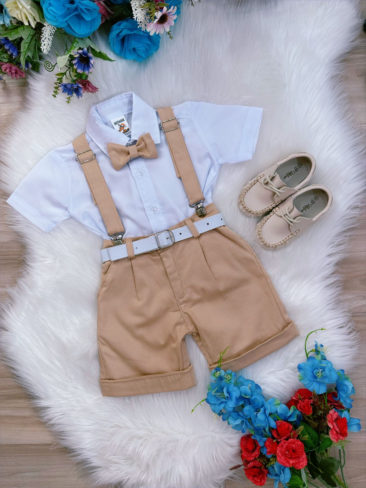 Conjunto Social Camisa Branca e Short Susp. Gravata Caqui