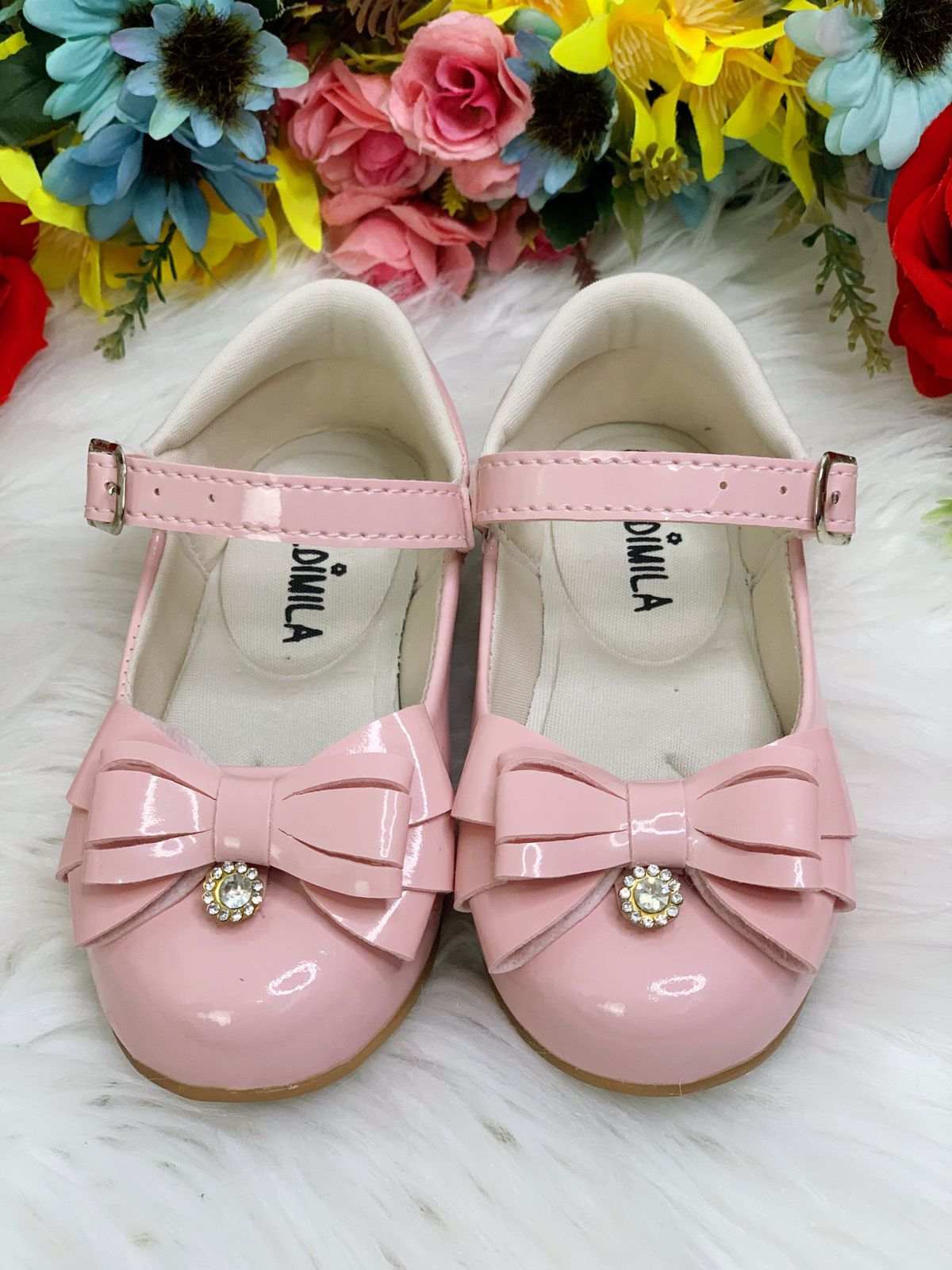 Sapatinho Rosa Verniz Com Lacinho e Florzinha de Strass