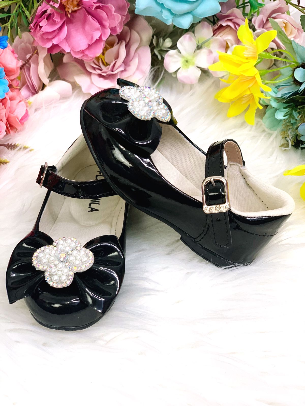 Sapatinho Preto Verniz Com Lacinho e Flor Strass Pérolas