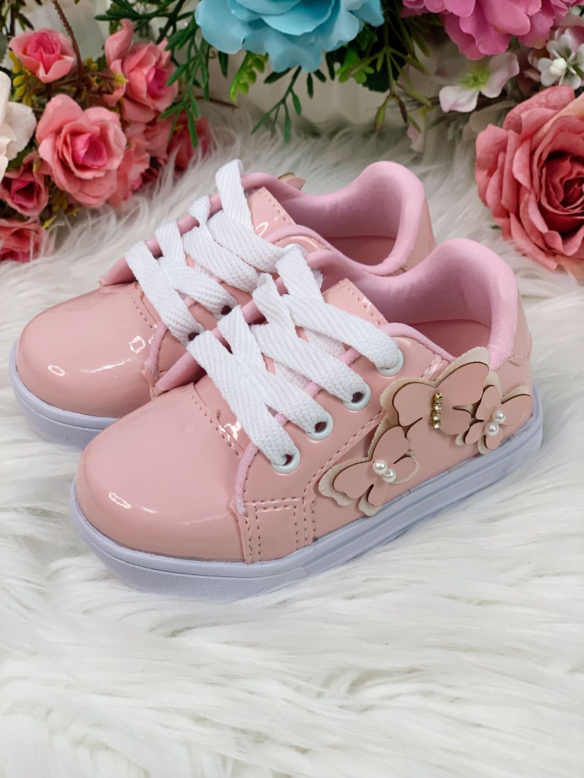 Tênis de Cadarço Rosa C/ Aplique Borboletas Meninas