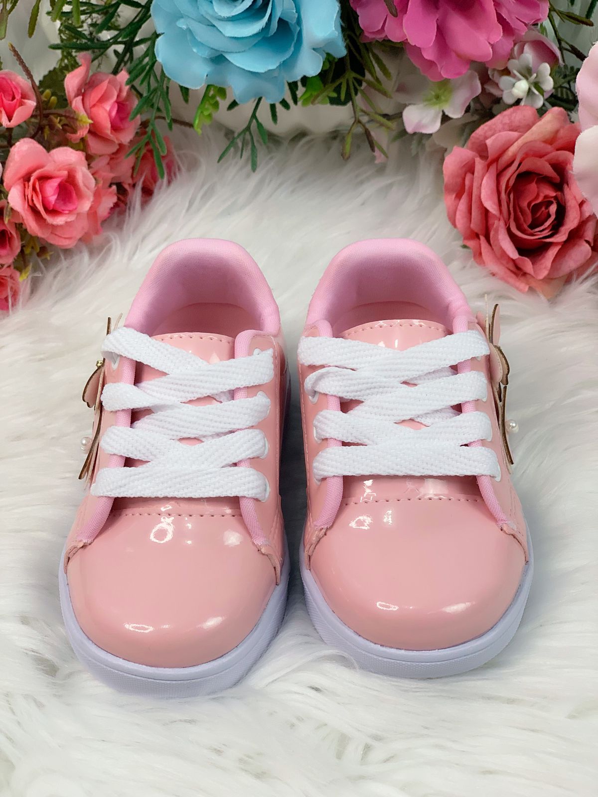 Tênis de Cadarço Rosa C/ Aplique Borboletas Meninas