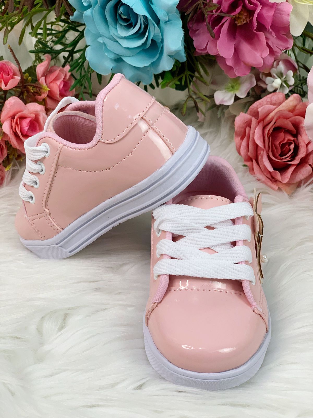 Tênis de Cadarço Rosa C/ Aplique Borboletas Meninas