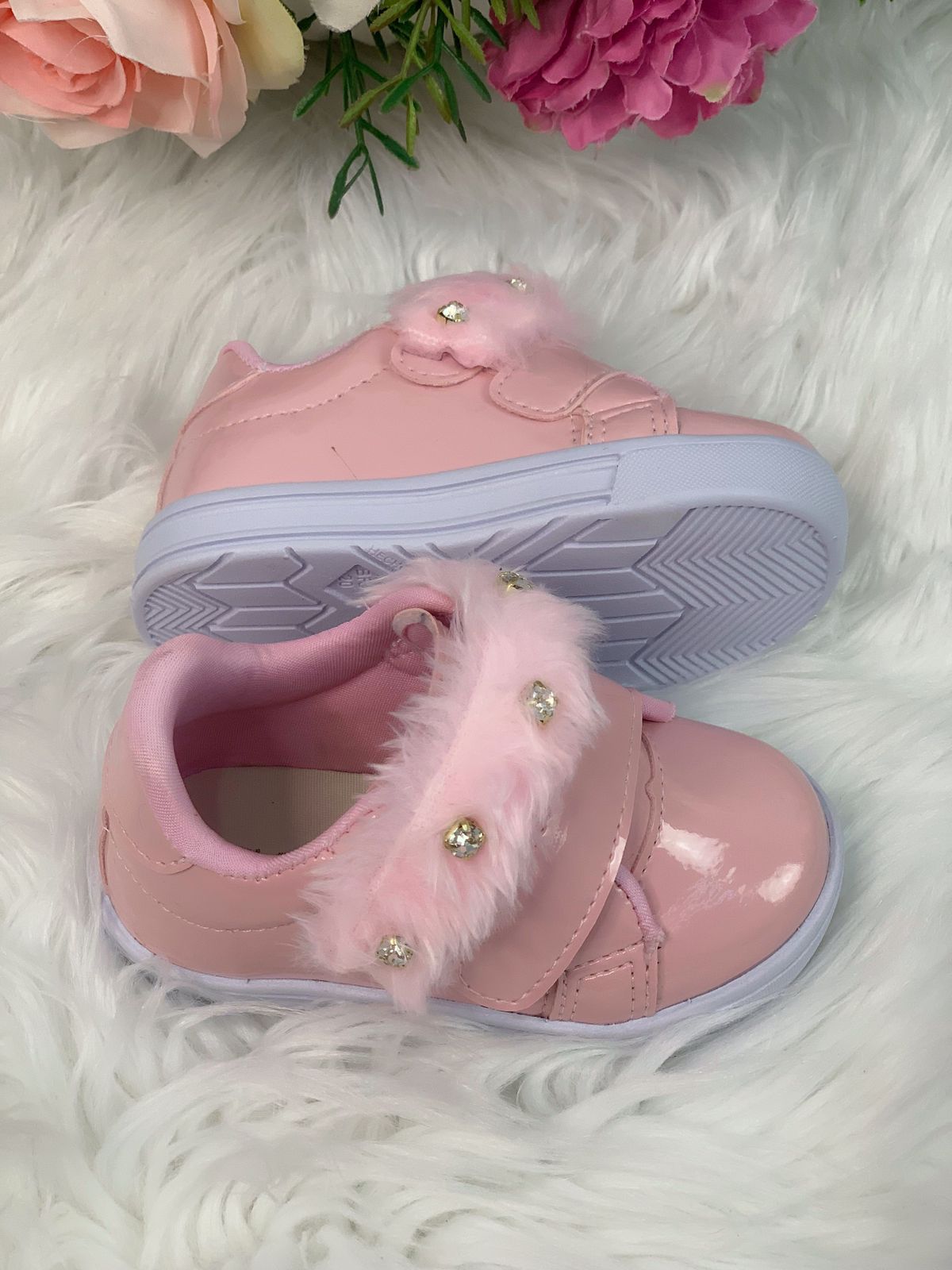 Tênis Rosa Verniz Com Pelúcia e Strass Meninas