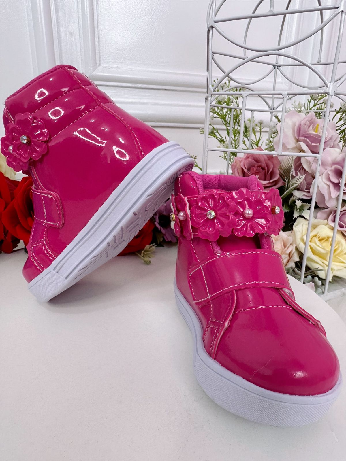 Coturno Infantil Pink Verniz C/ Velcro e Aplique Florzinhas