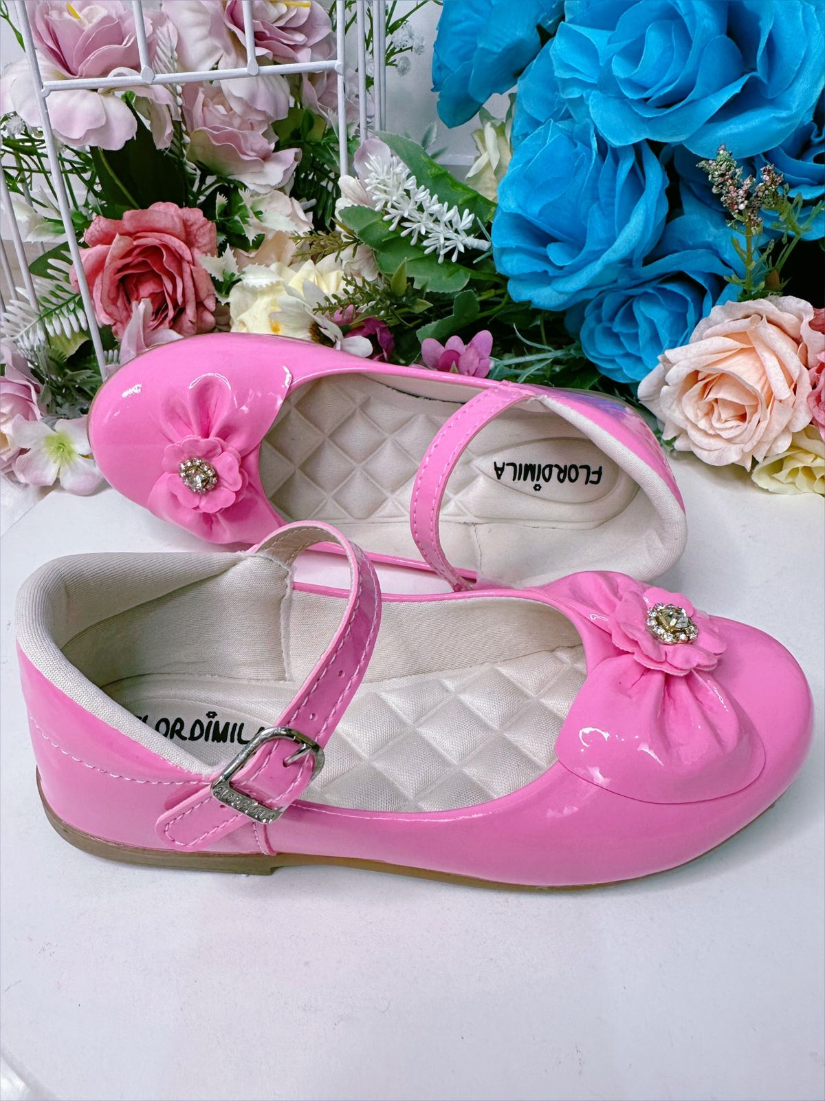 Sapatinho Rosa Chiclete Verniz Com Lacinho e Flor Strass