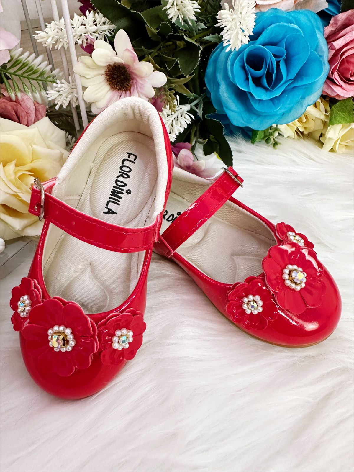Sapatinho Vermelho Verniz Com Florzinhas Pérolas e Strass