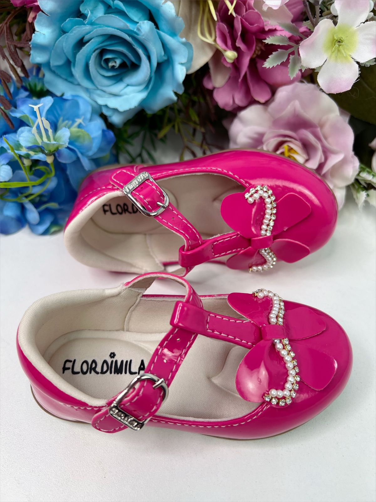 Sapatinho Pink Verniz de Lacinho Com Strass e Pérolas