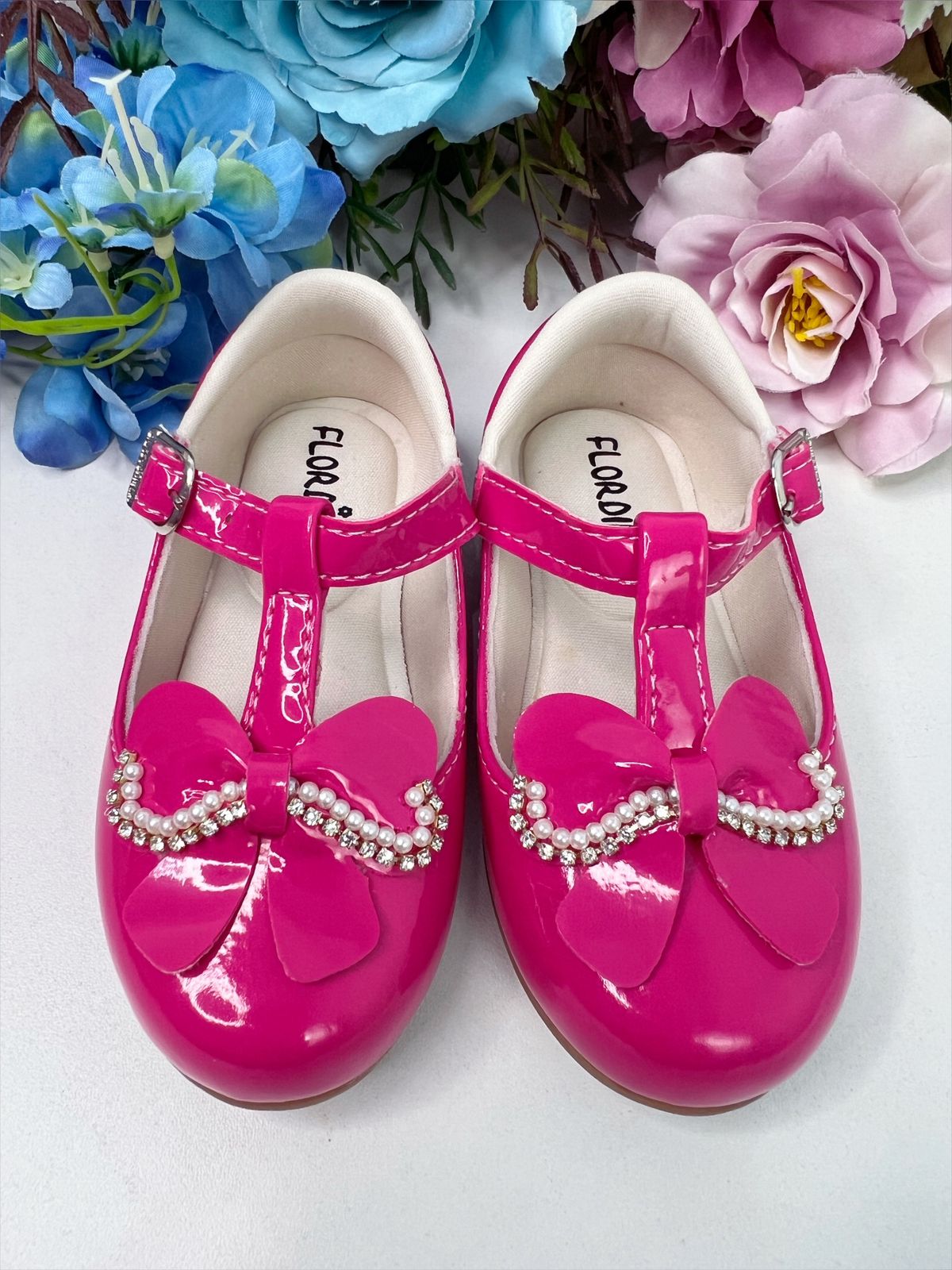 Sapatinho Pink Verniz de Lacinho Com Strass e Pérolas