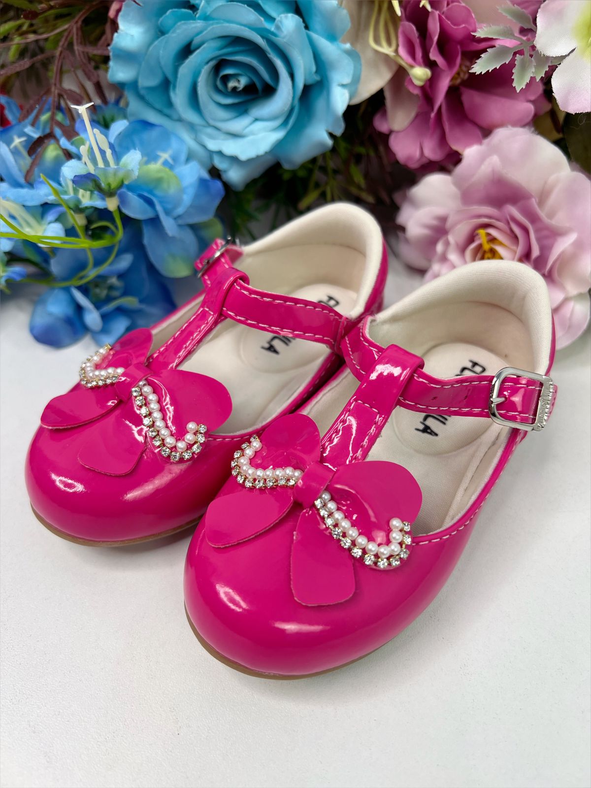 Sapatinho Pink Verniz de Lacinho Com Strass e Pérolas