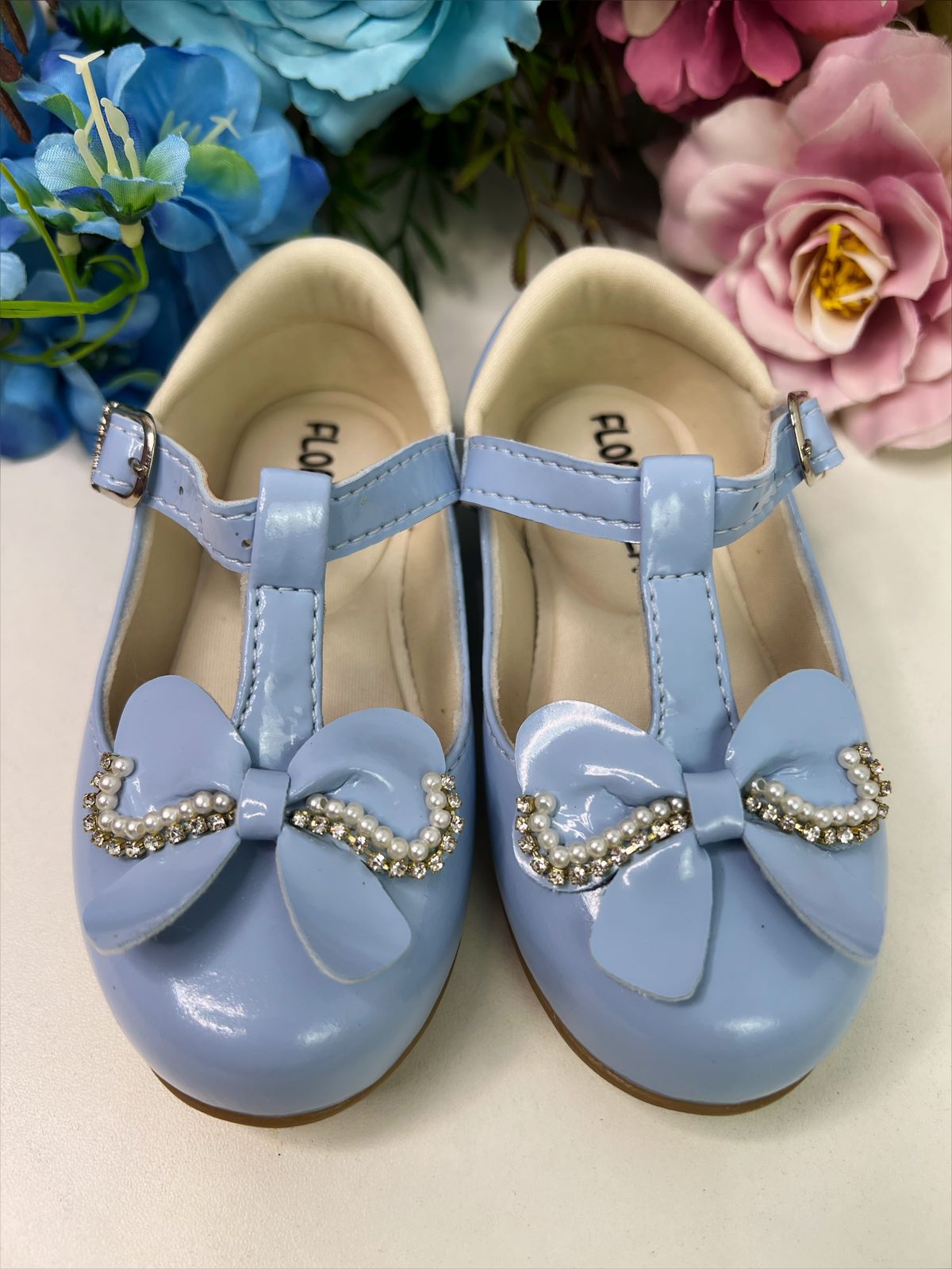 Sapatinho Azul Bebê Verniz de Lacinho C/ Strass Pérolas