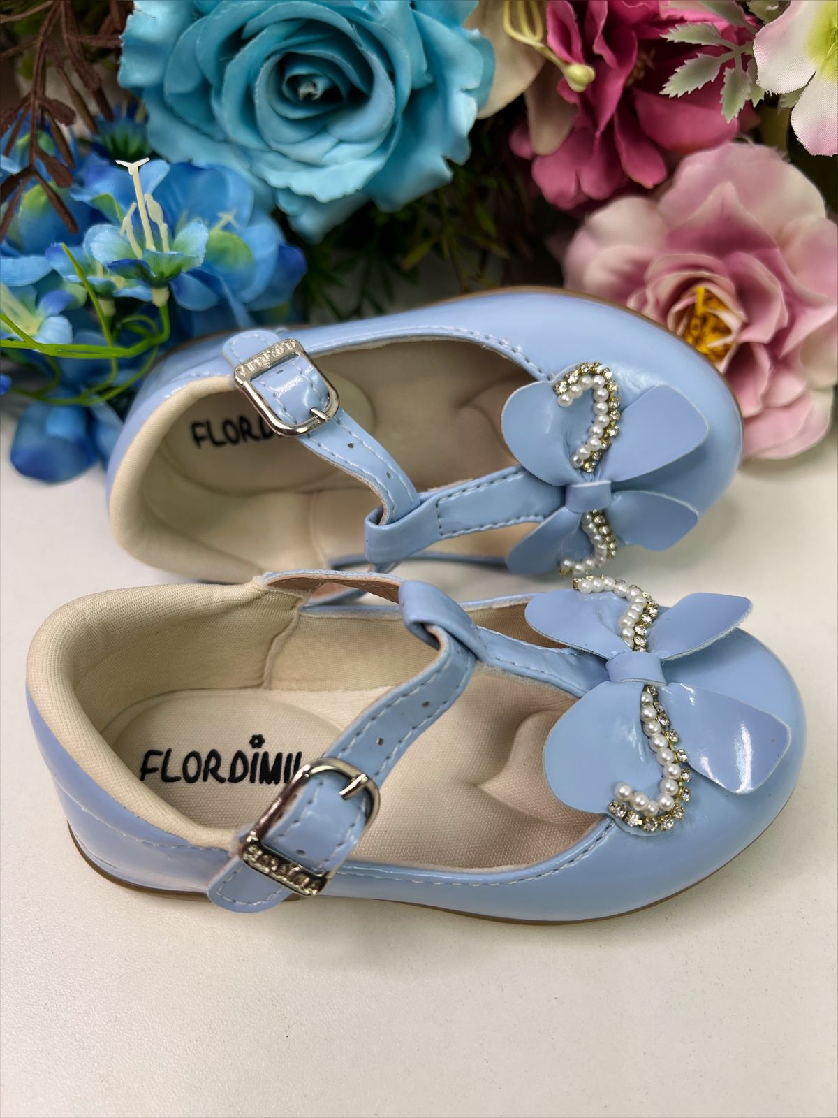 Sapatinho Azul Bebê Verniz de Lacinho C/ Strass Pérolas