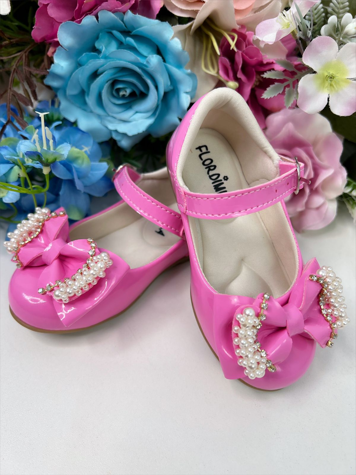 Sapatinho Rosa Chiclete de Lacinho Com Pérolas e Strass Luxo