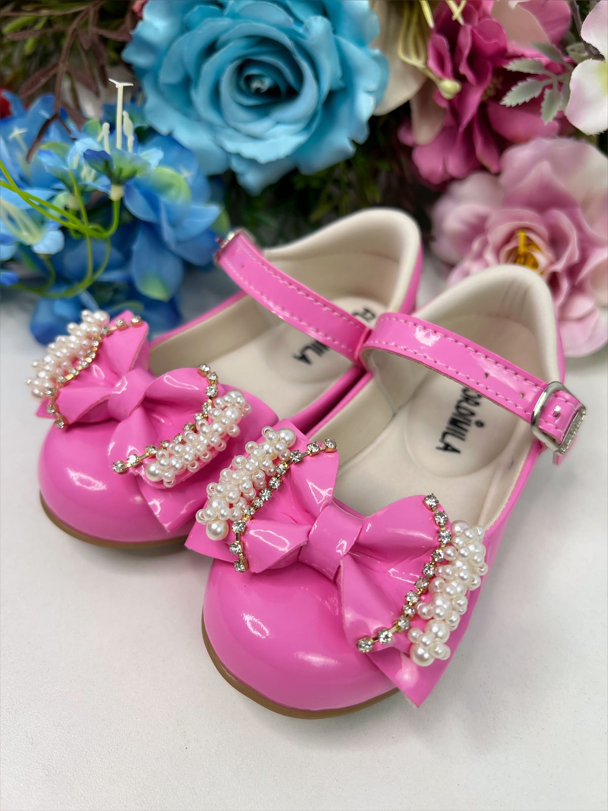 Sapatinho Rosa Chiclete de Lacinho Com Pérolas e Strass Luxo