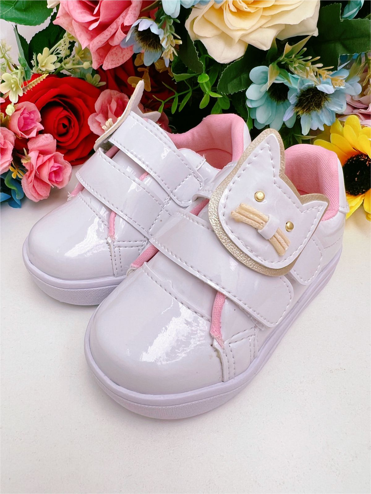 Tênis Branco Verniz Rosa C/ Aplique Gatinha e Velcro Meninas
