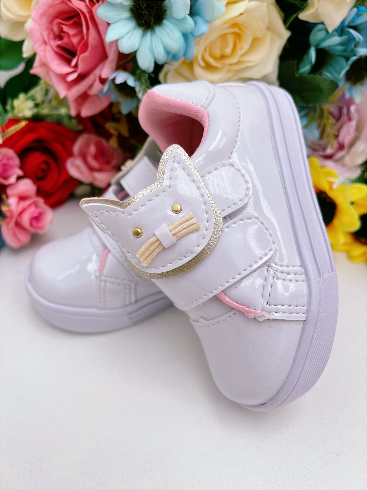 Tênis Branco Verniz Rosa C/ Aplique Gatinha e Velcro Meninas