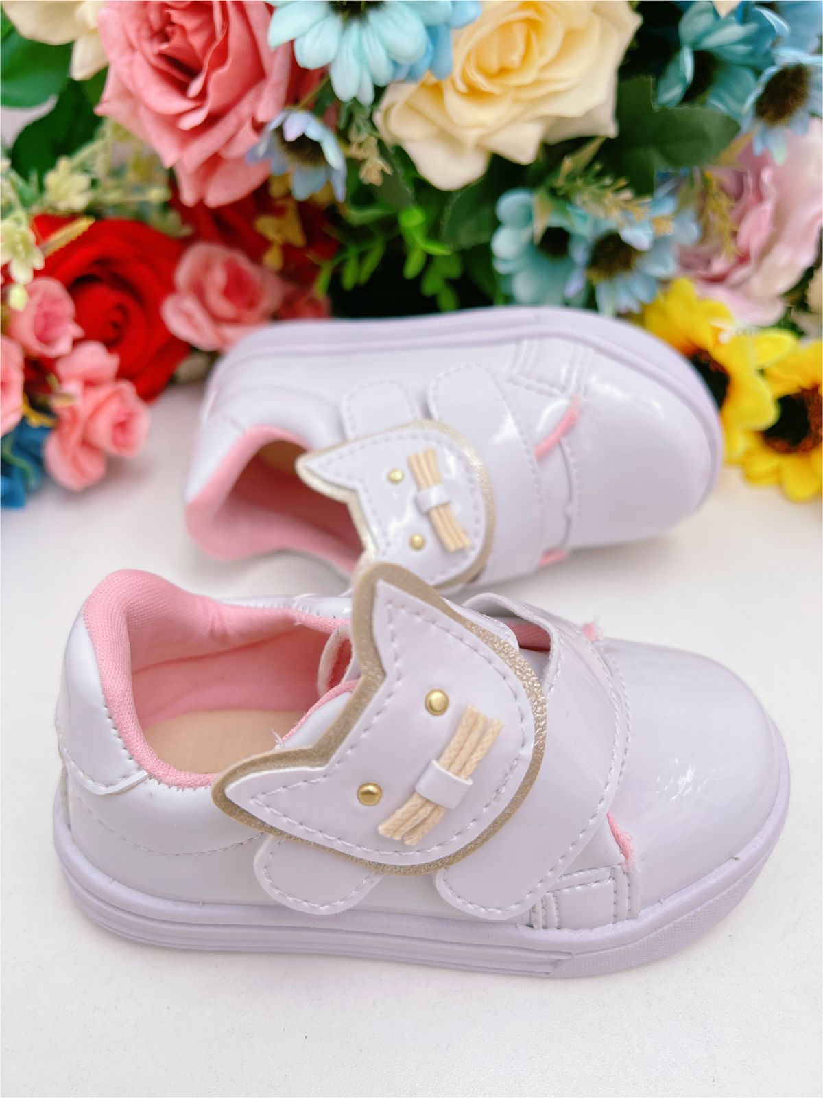 Tênis Branco Verniz Rosa C/ Aplique Gatinha e Velcro Meninas