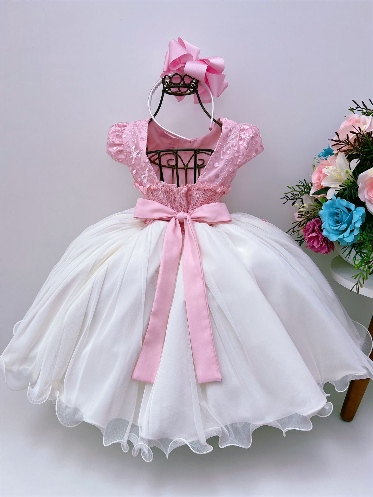 Vestido Infantil Rosa e Off Com Renda e Aplique Luxo