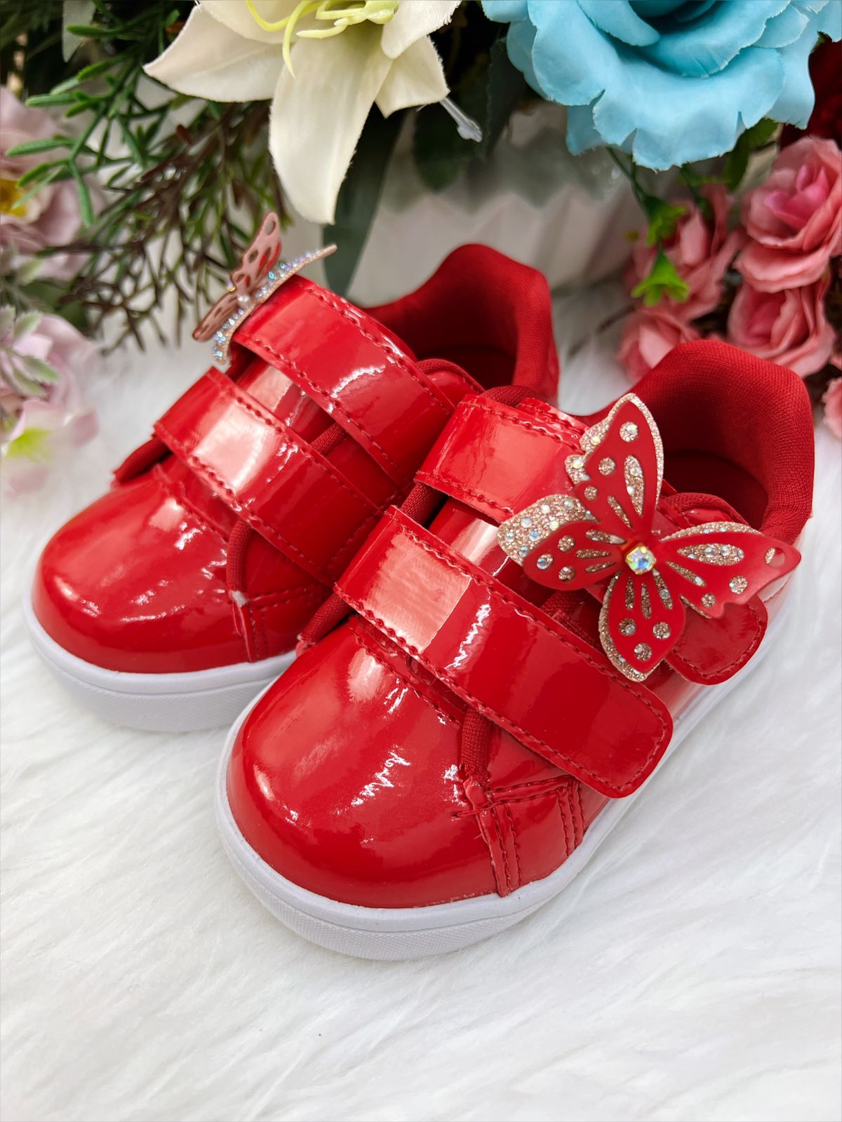 Tênis Vermelho Verniz Rosa Aplique Borboleta Velcro Meninas