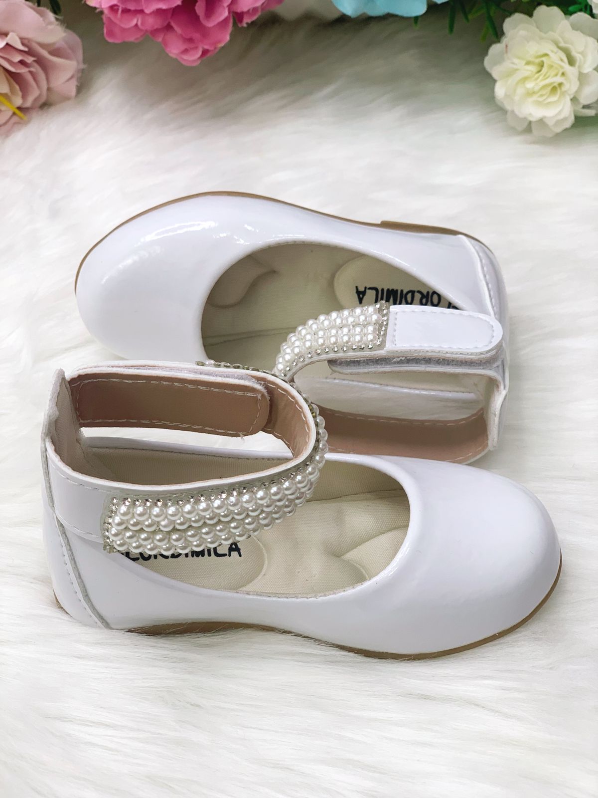 Sapatinho Branco com Tornozeleira Pérolas e Strass