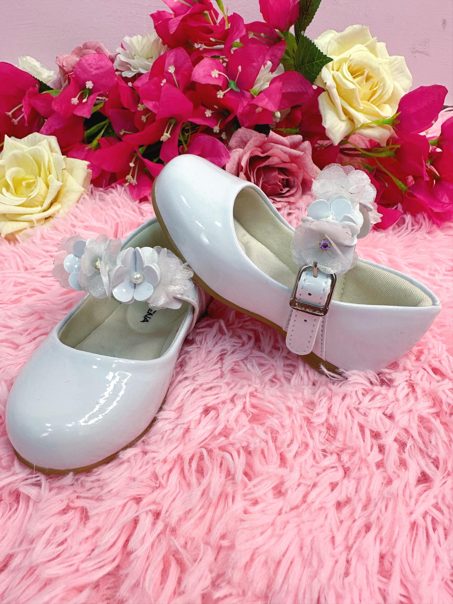 Sapatinho Branco Verniz Com Aplique de Flores Luxo