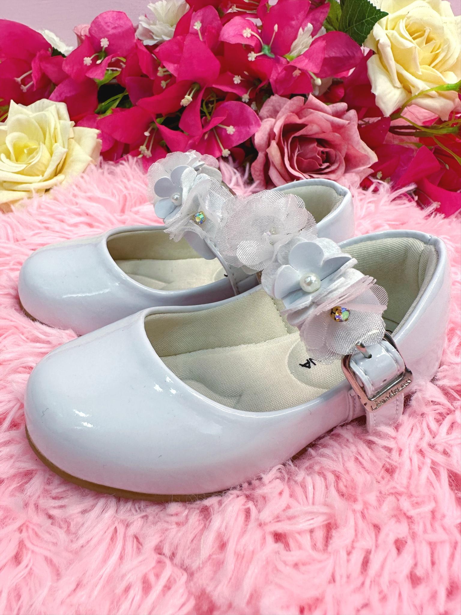 Sapatinho Branco Verniz Com Aplique de Flores Luxo