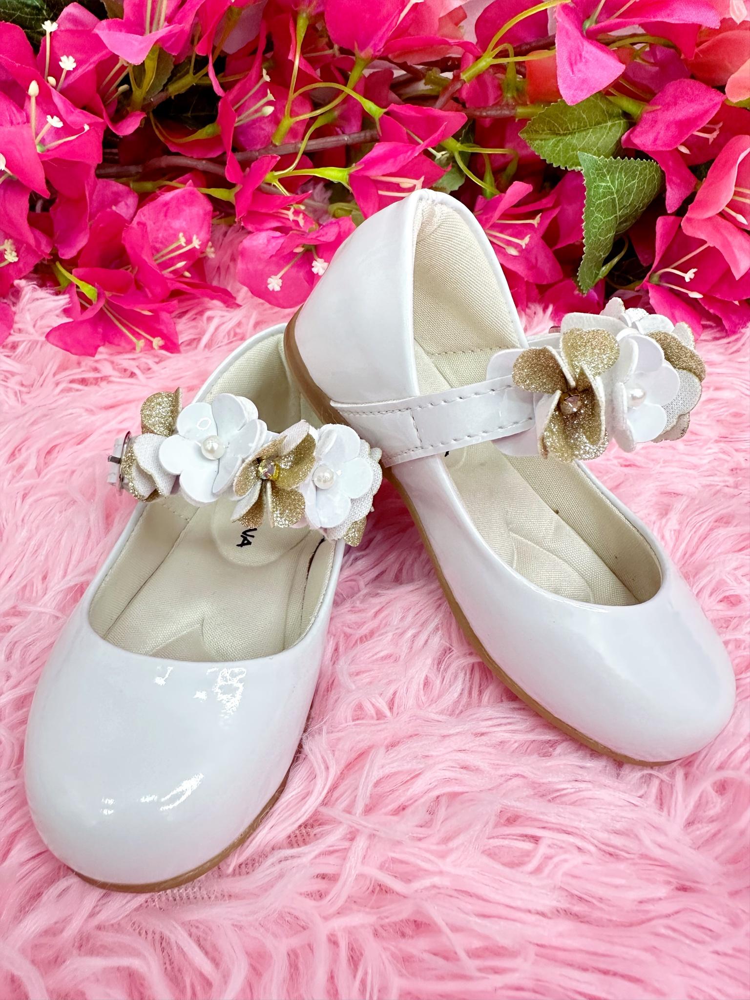 Sapatinho Branco Verniz Com Aplique de Flores Douradas Luxo
