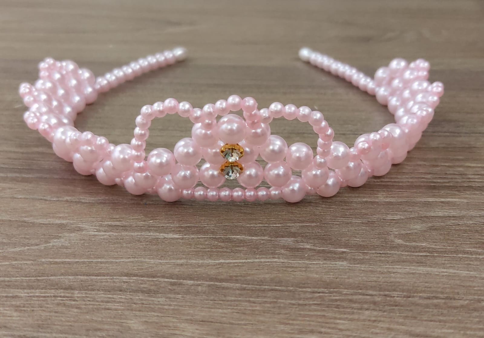 Coroa Infantil Princesa de Pérolas e Duplo Strass Luxo Cores