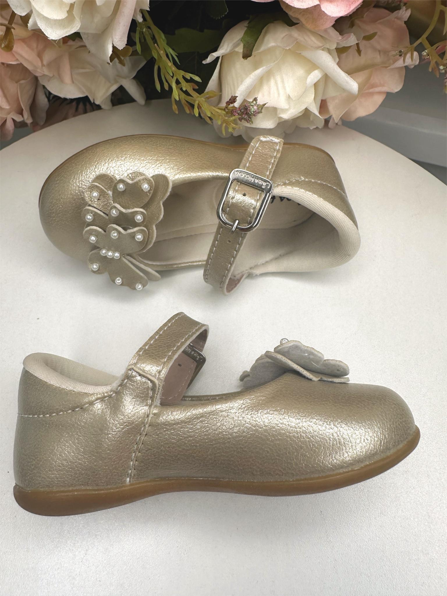 Sapatinho Dourado Com Aplique de Borboletas e Pérolas