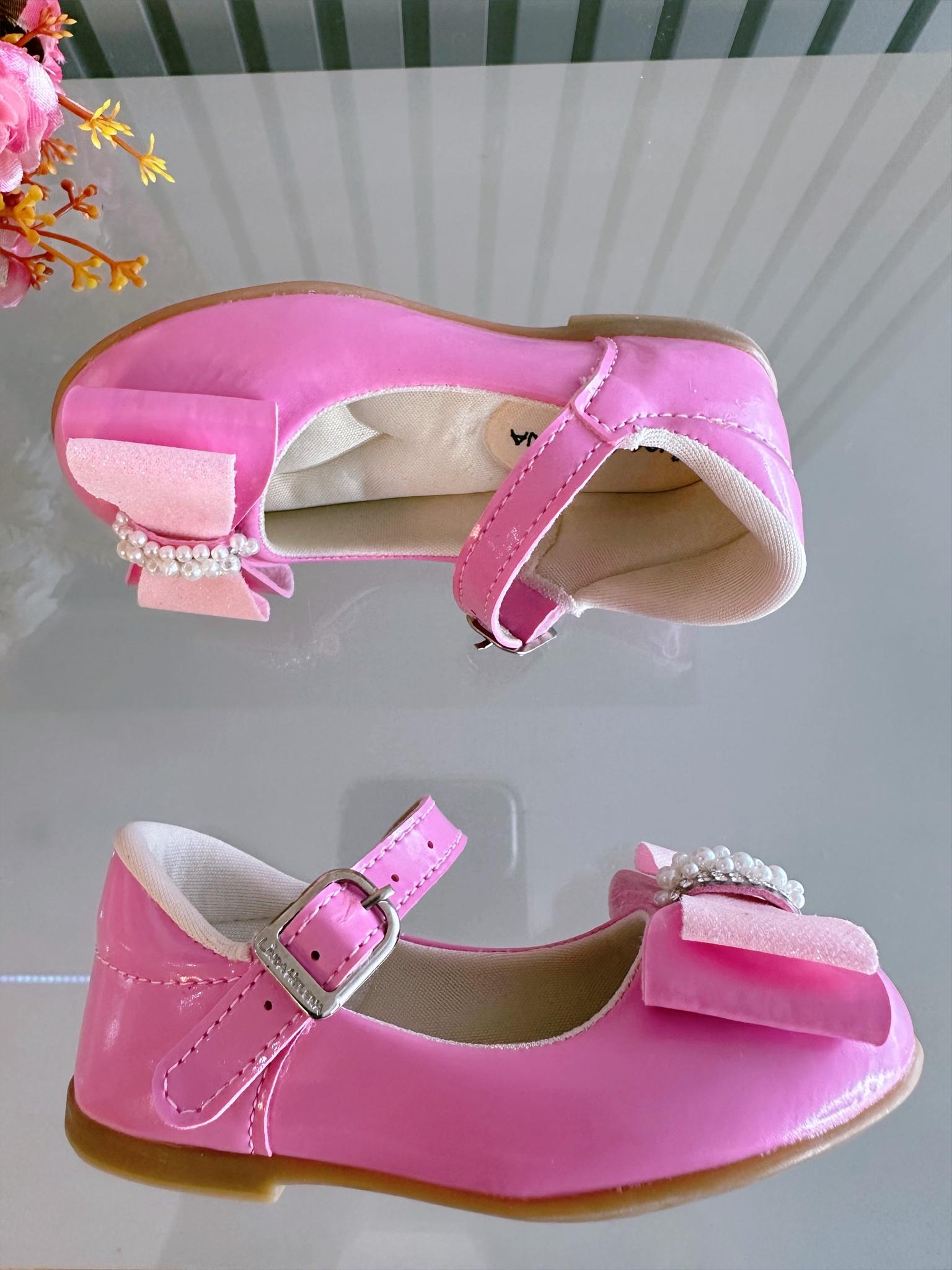 Sapatinho Rosa Chiclete Verniz Aplique de Lacinho Glitter
