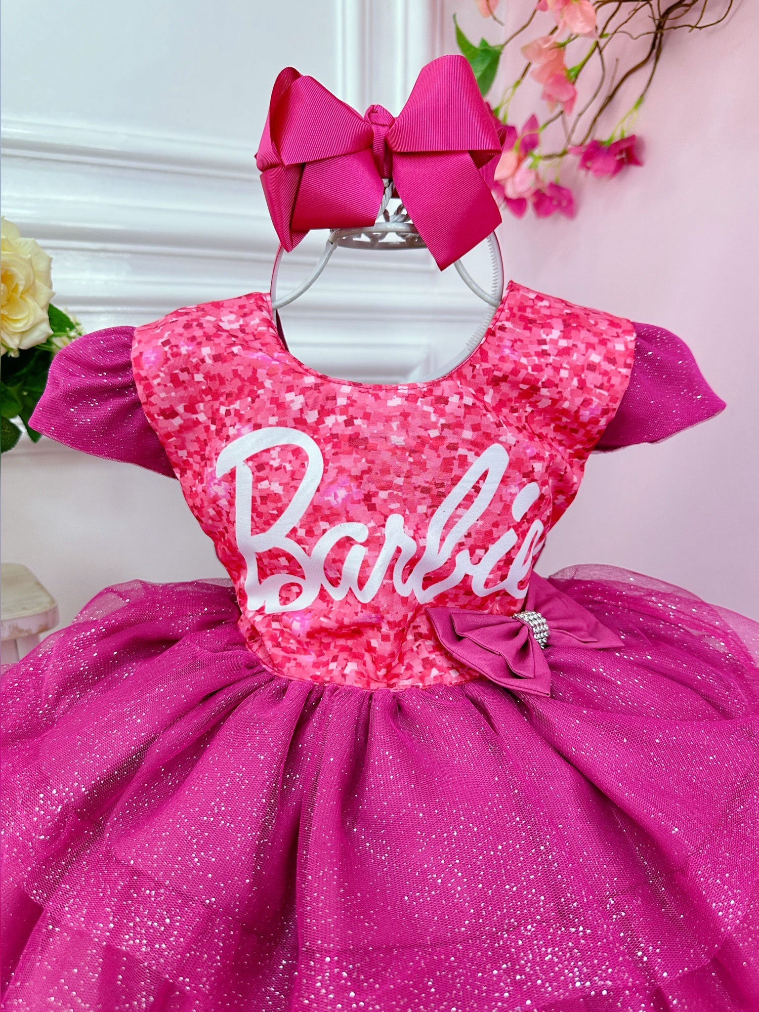 Vestido infantil da Barbie Pink C/ Aplique Laço Saia Glitter