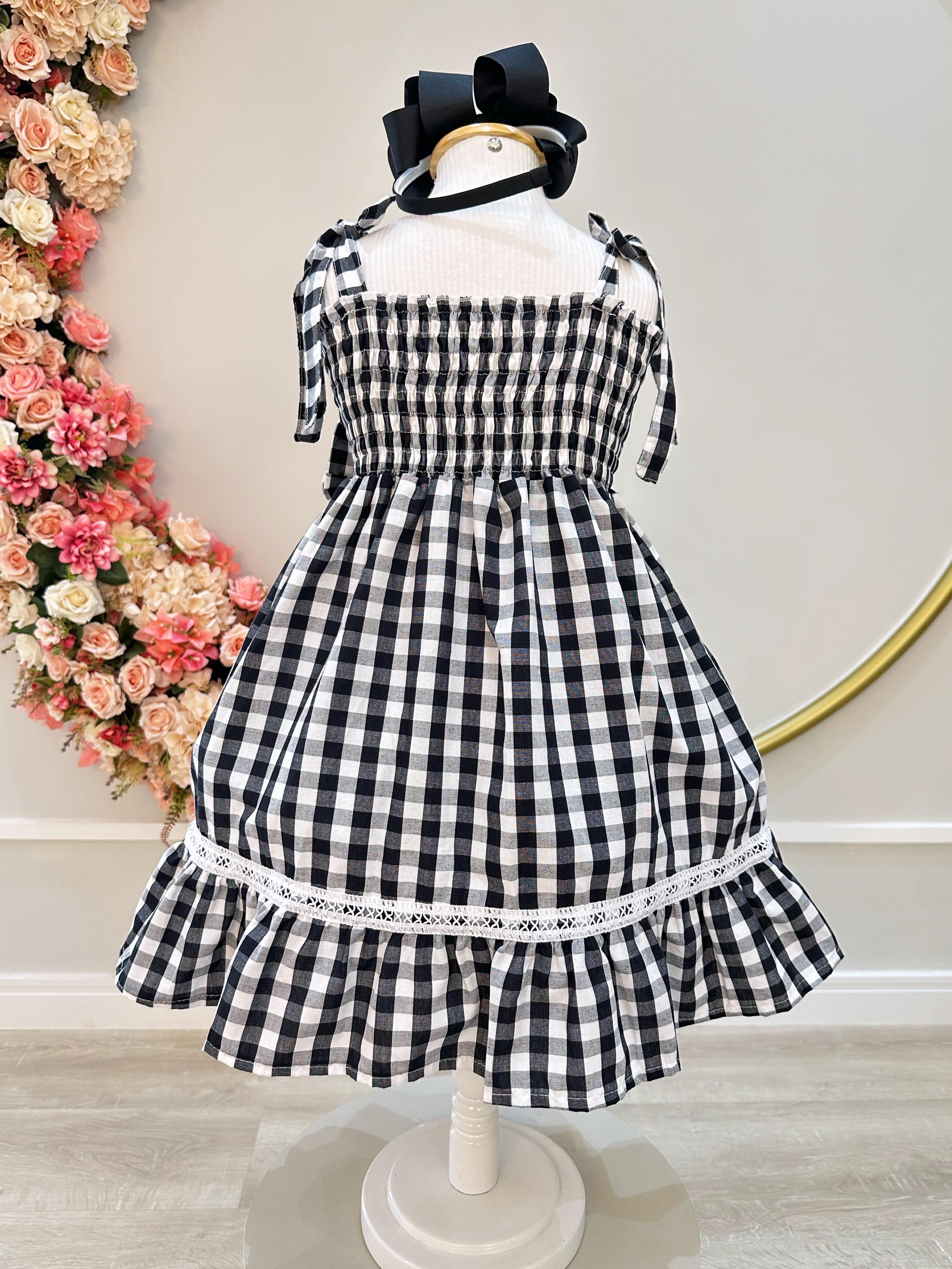 Vestido Infantil de Alça Xadrez Preto C/ Broche Casual Luxo