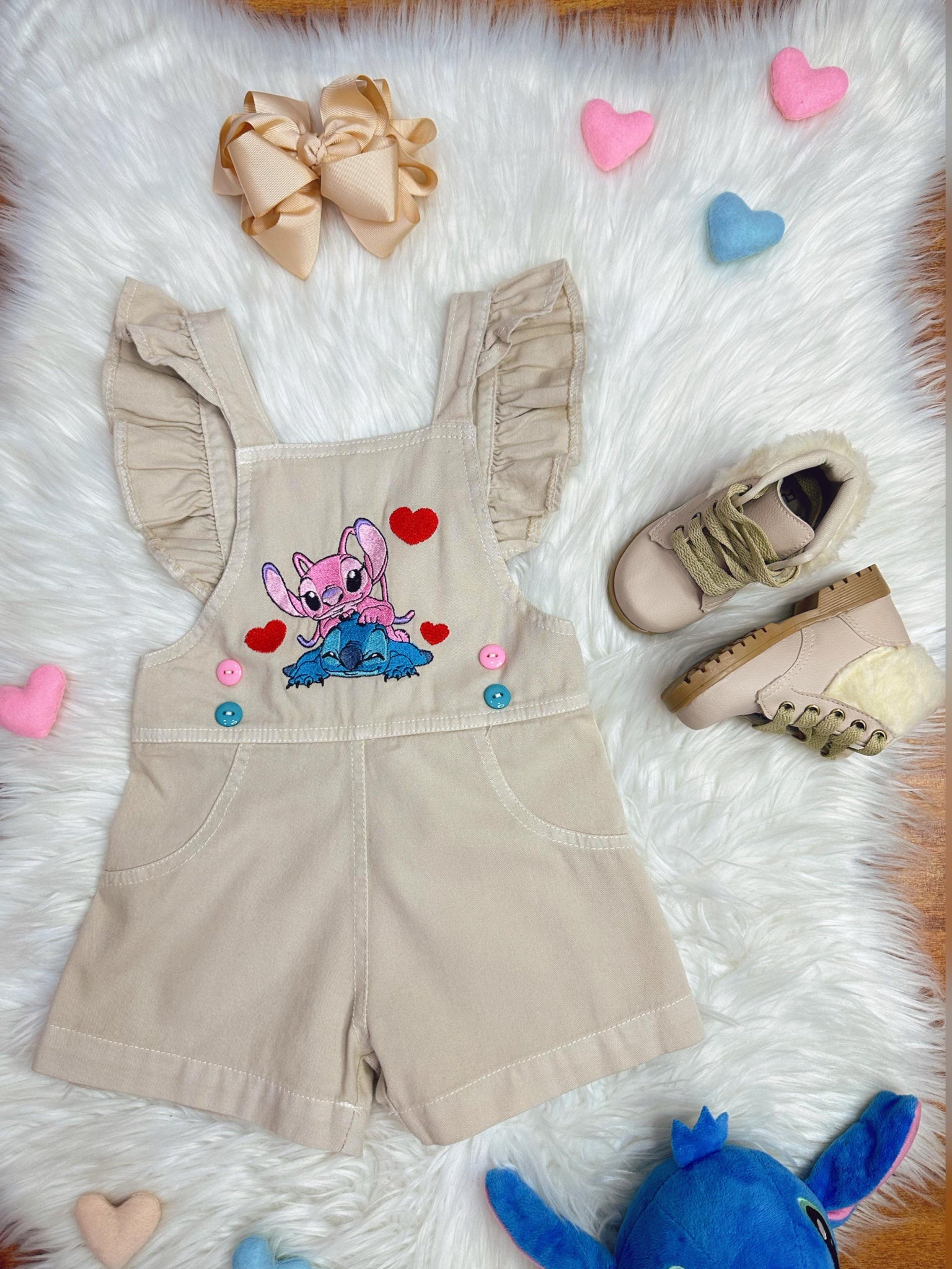 Macaquinho Jardineira Infantil Bege Lilo e Stitch Super Luxo